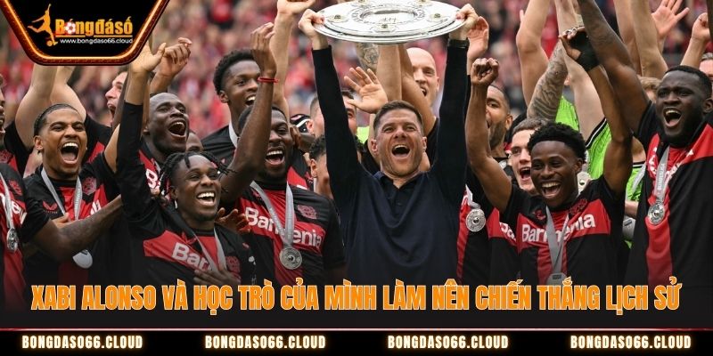 Xabi Alonso và học trò của mình làm nên chiến thắng lịch sử